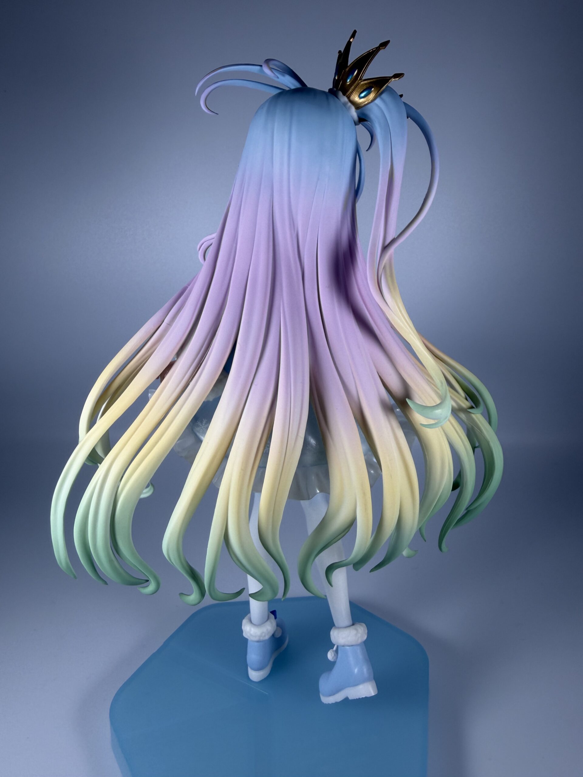 TENITOL 白フィギュアの後ろから見た画像