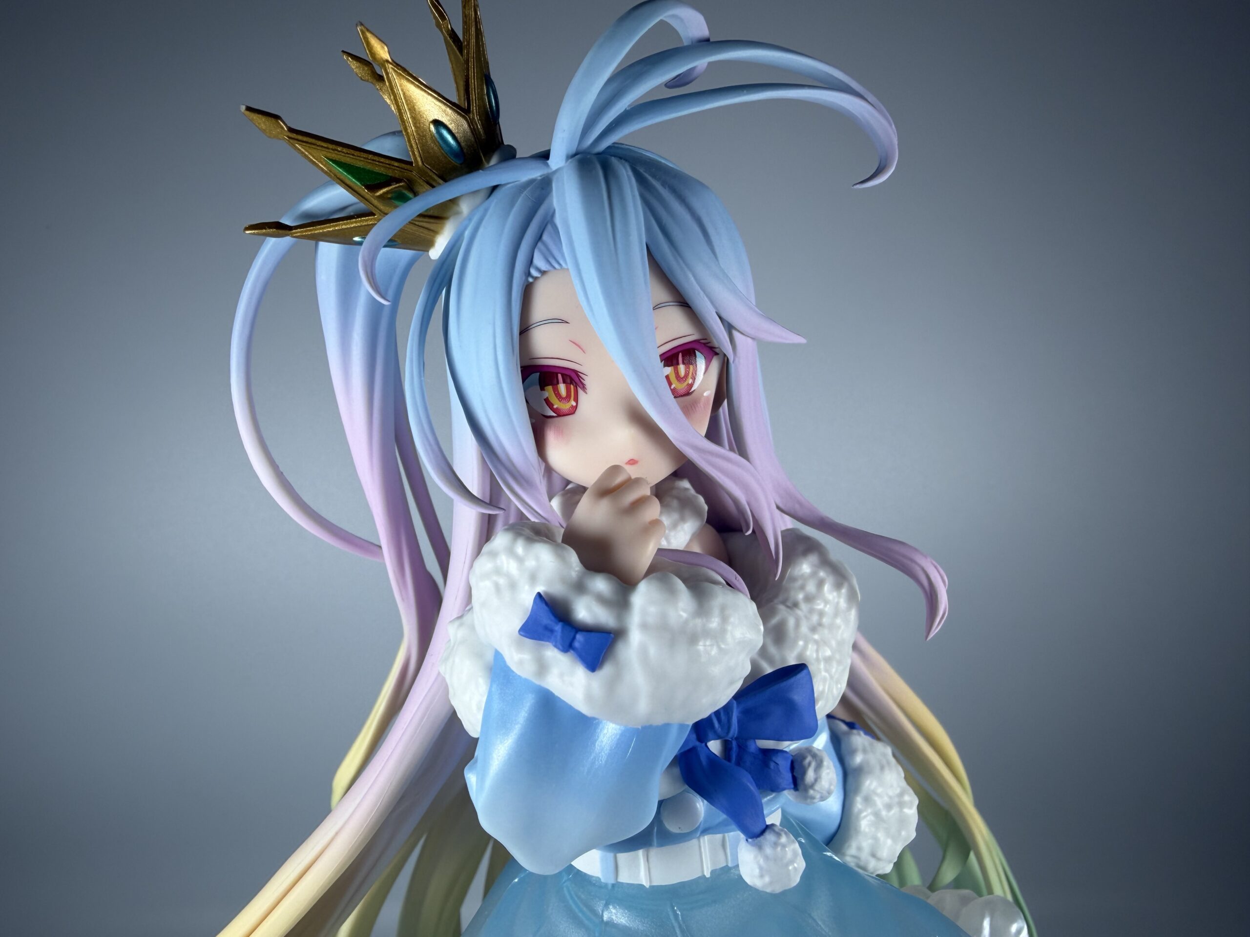 TENITOL 白フィギュアの上半身画像