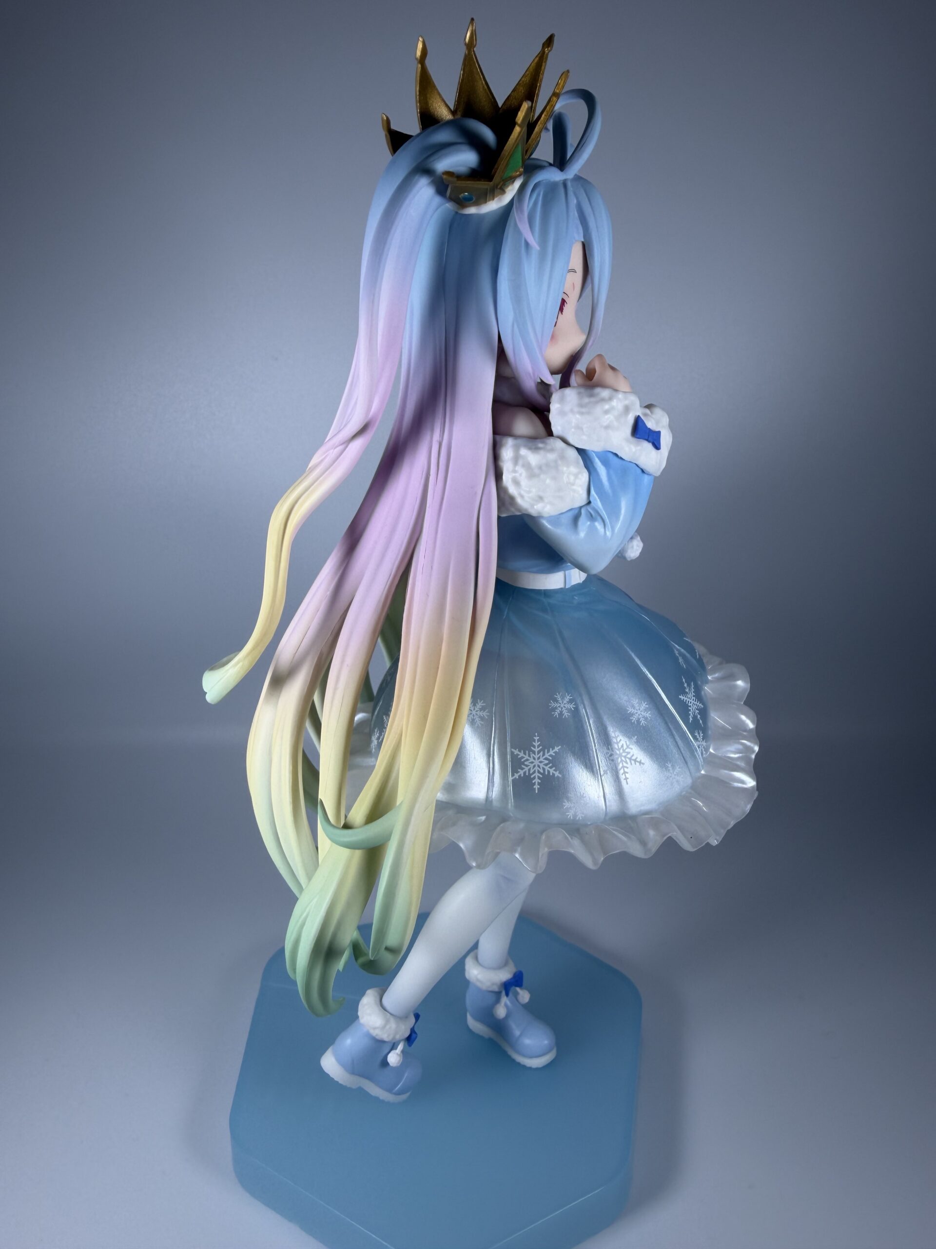 TENITOL 白フィギュアの横から見た画像