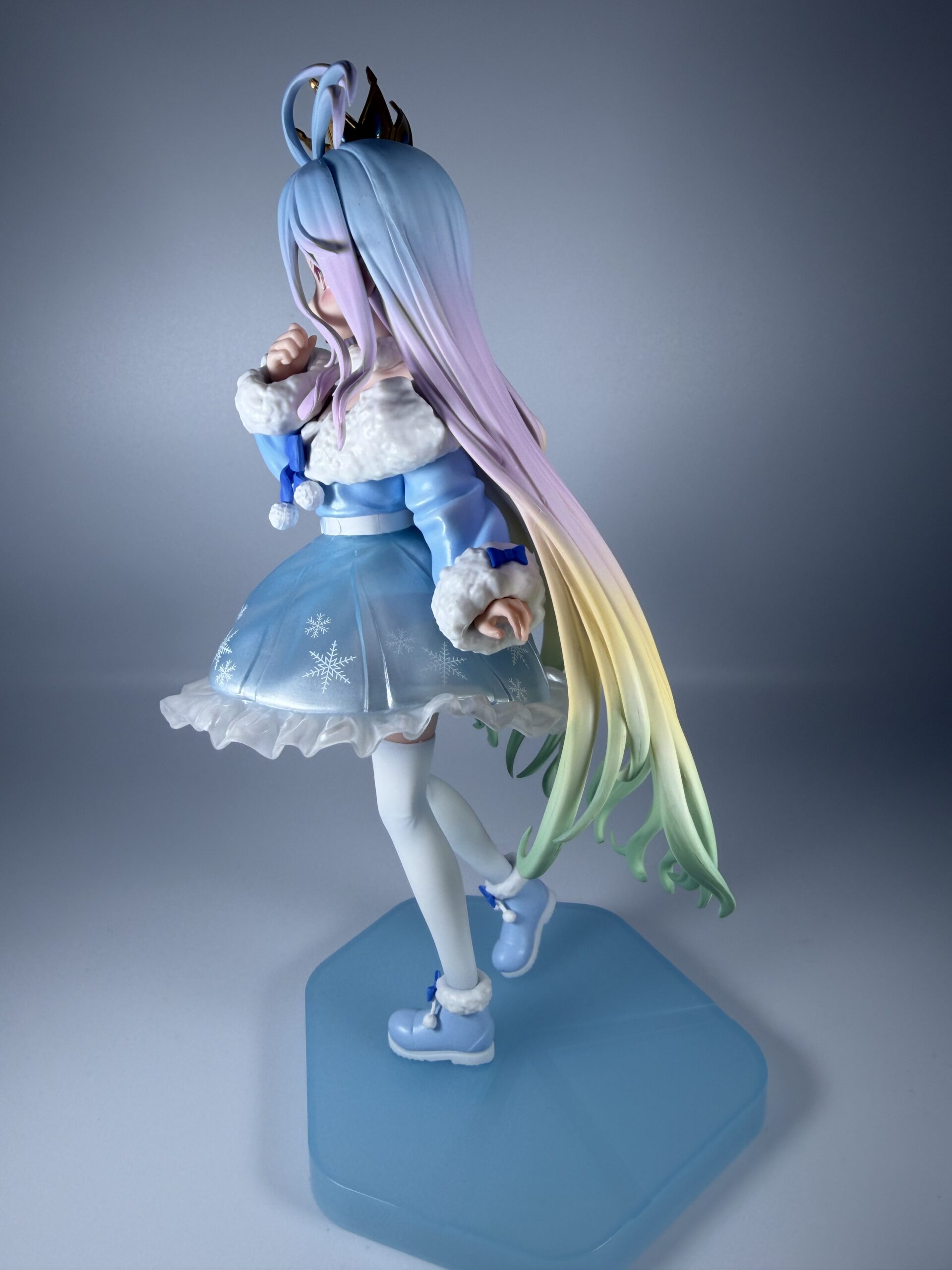 TENITOL 白フィギュアの左からみた画像