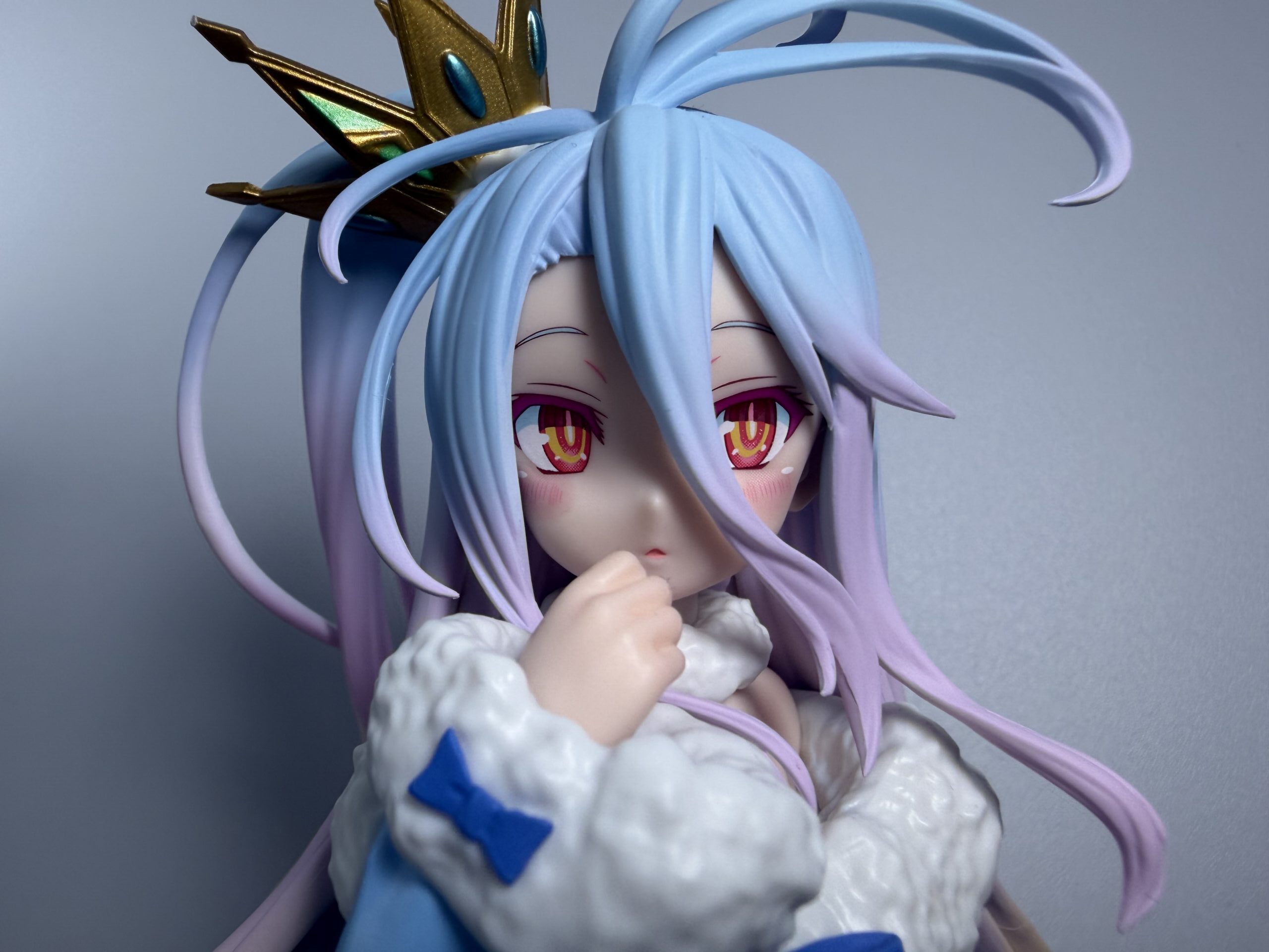 TENITOL 白フィギュアの顔アップ