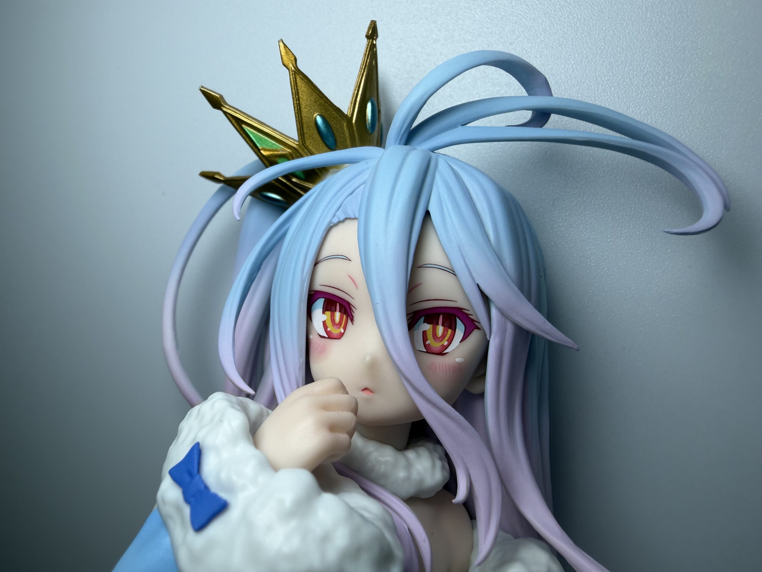 TENITOL 白フィギュアの顔を近くから見た画像