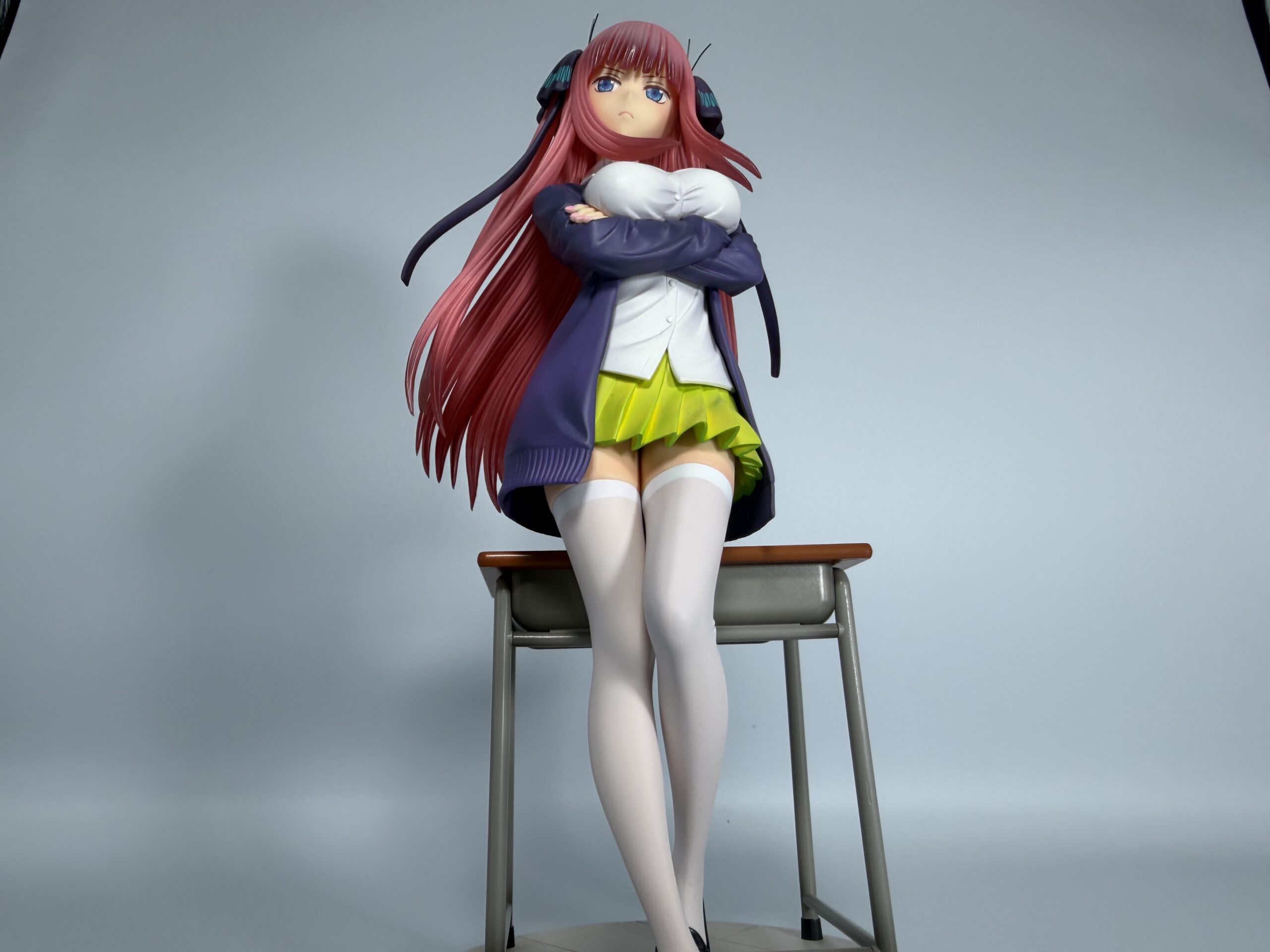 コトブキヤの二乃フィギュアの下アングルから見た全体像