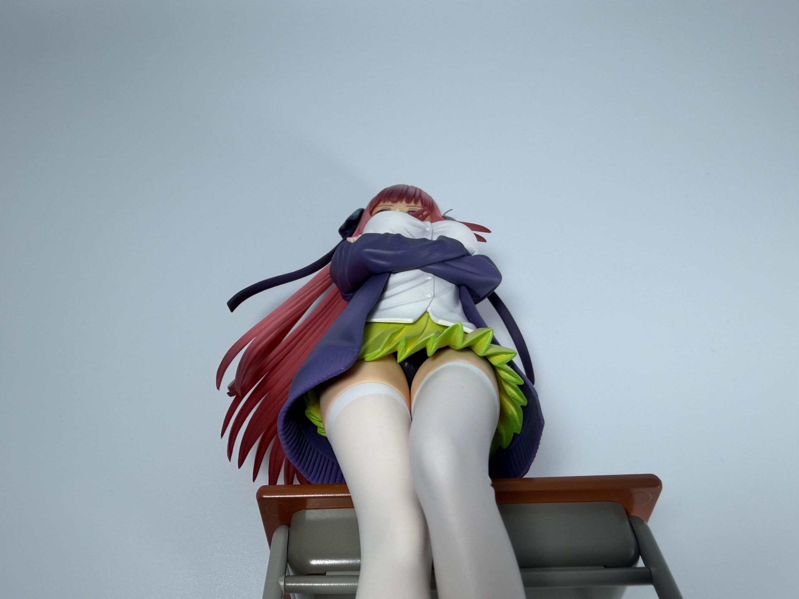 コトブキヤの二乃フィギュアのスカートの下から見た全体像