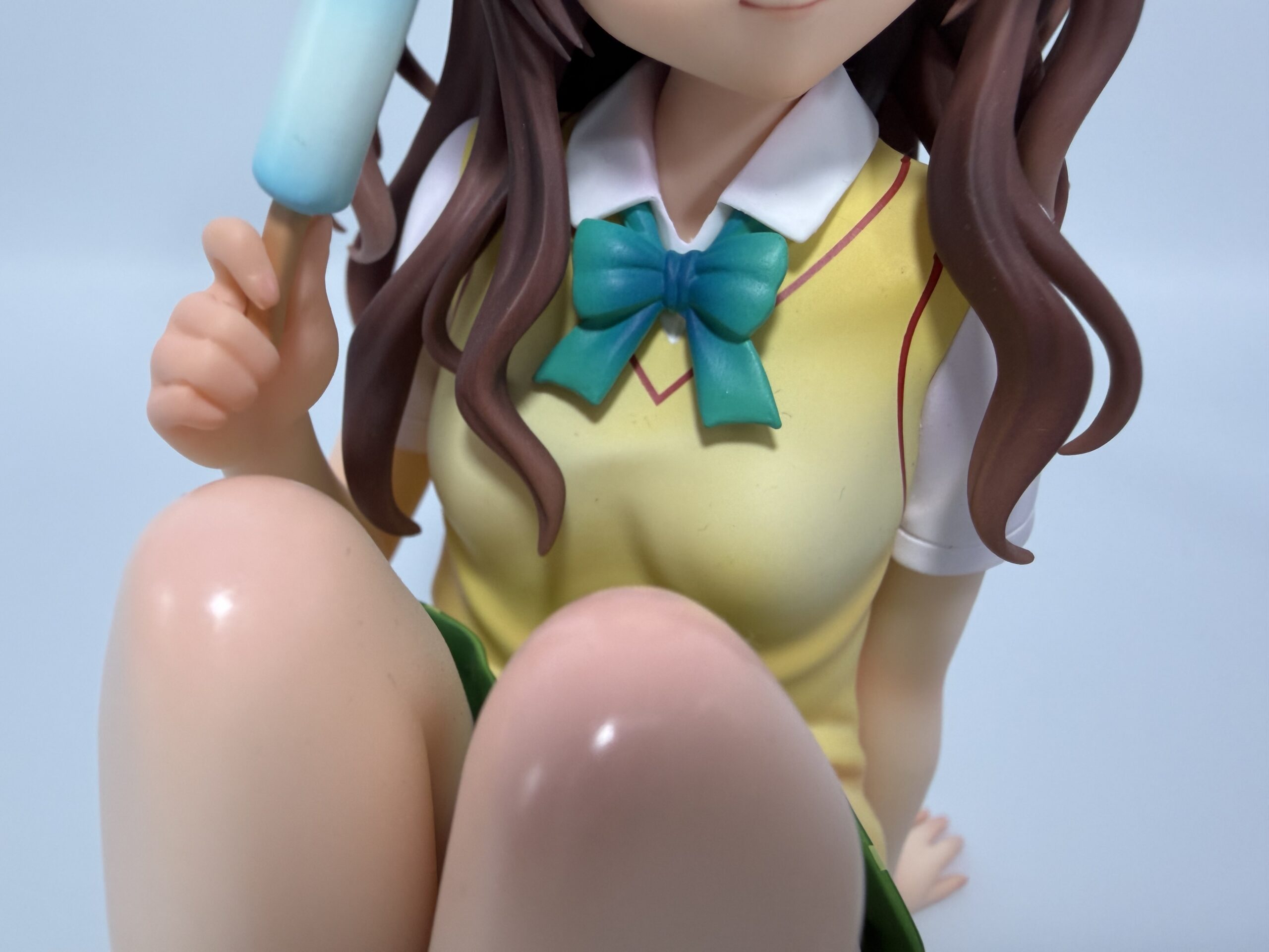 結城美柑 高校生verフォギュアの制服リボン写真