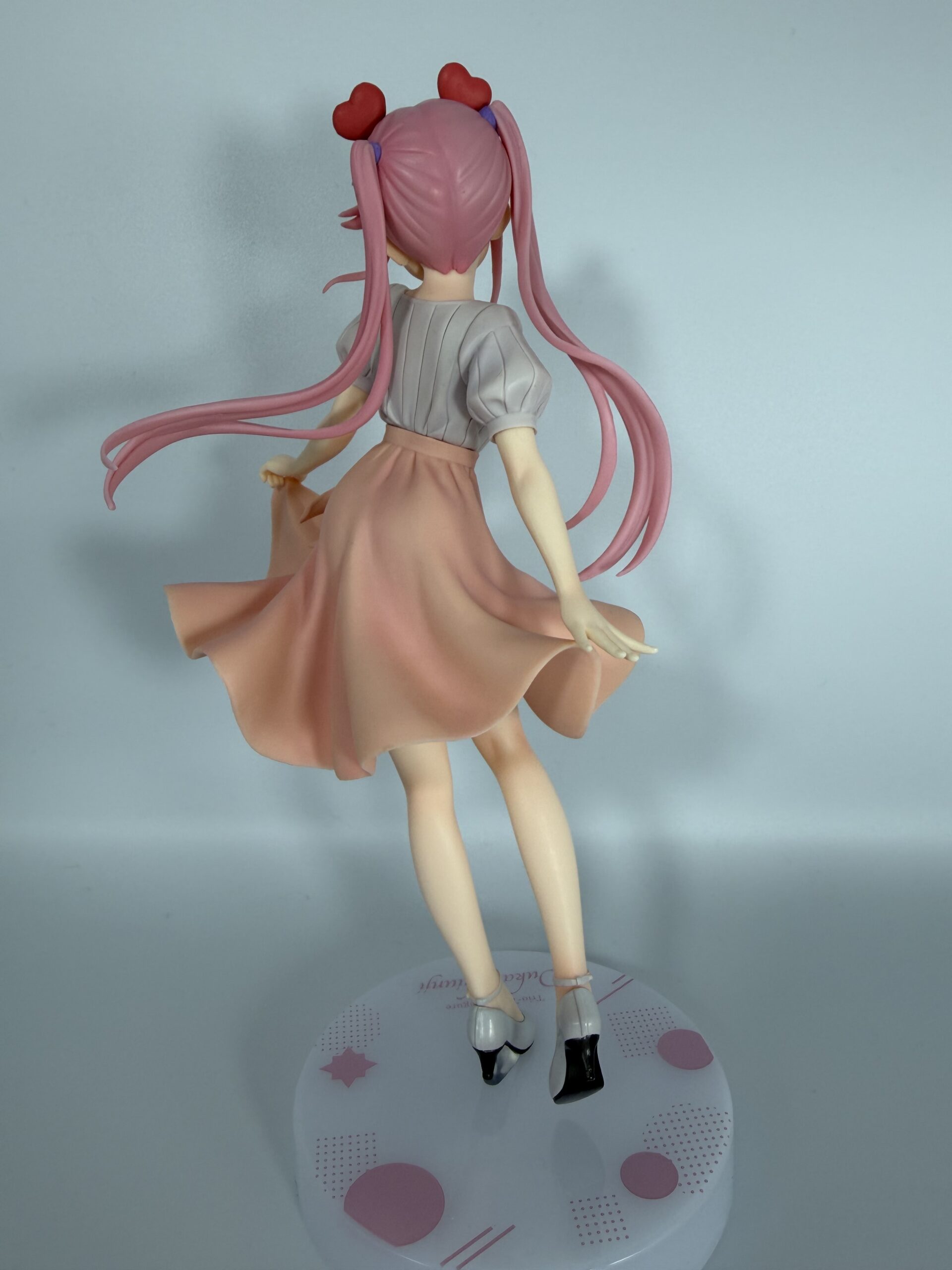 フリュー 紫雲寺謳華フィギュアの全体像（後ろ側）