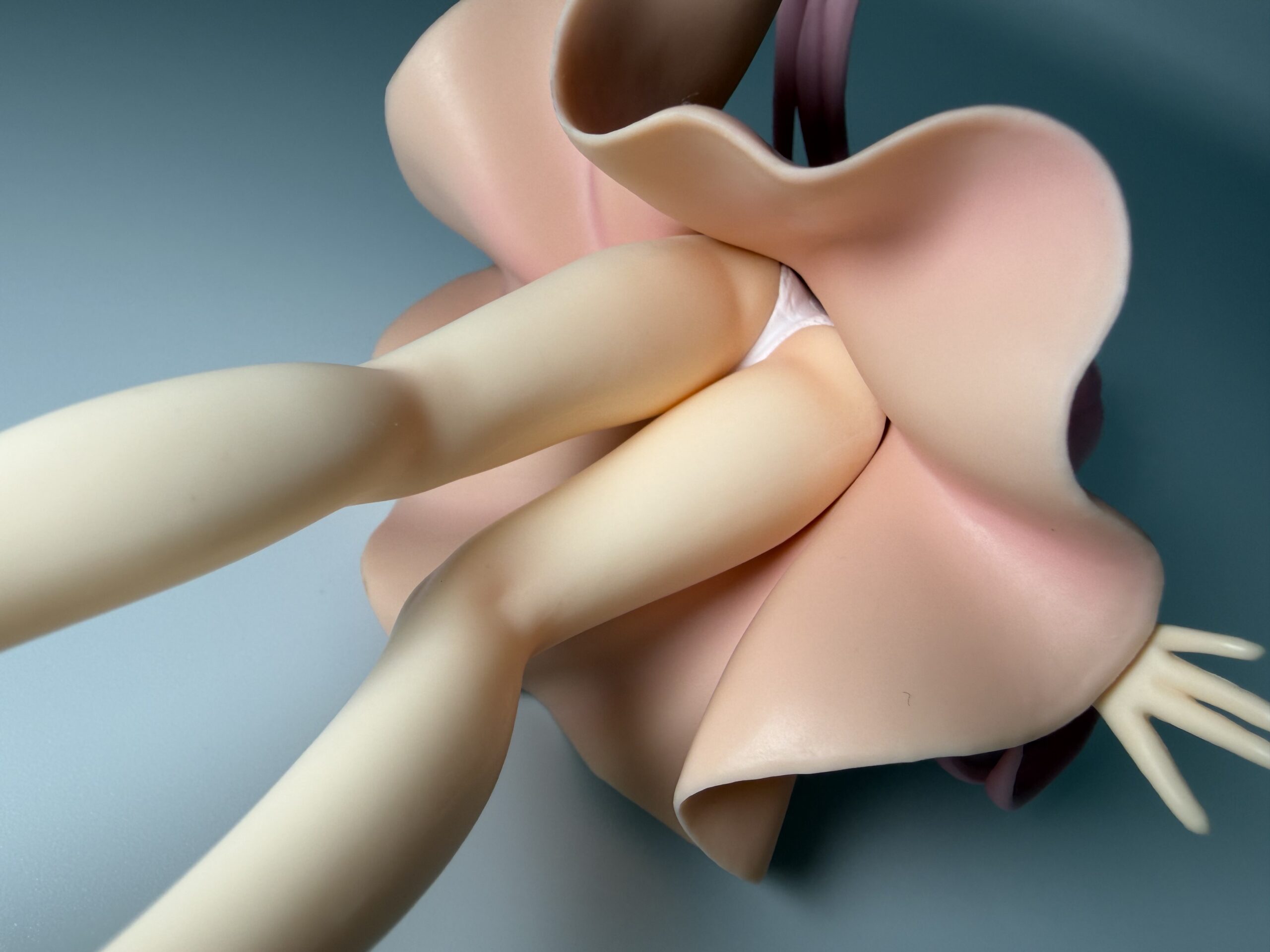 フリュー 紫雲寺謳華フィギュアのスカートの中③