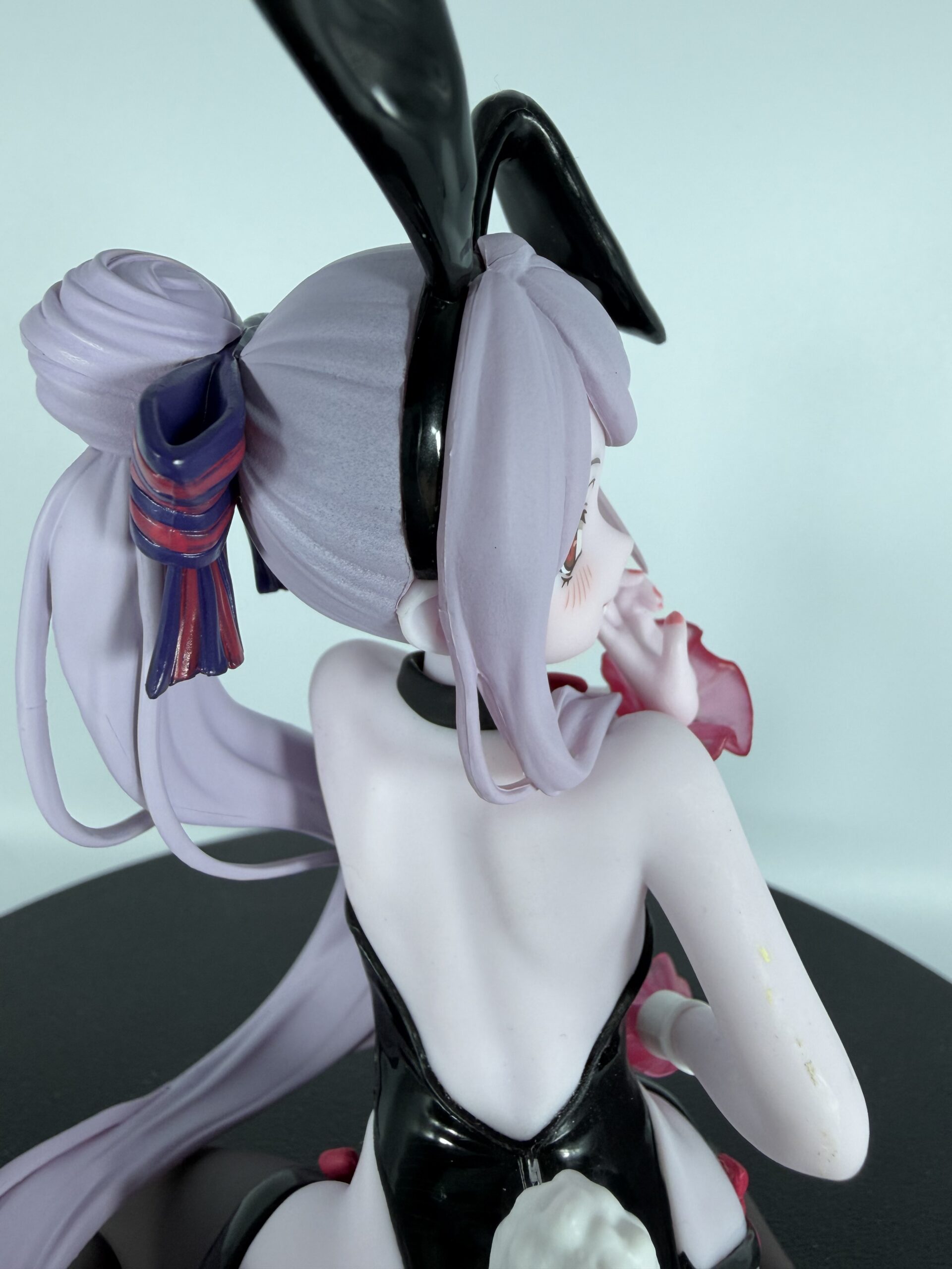 タイトー シャルティア バニーver フィギュアのバストアップ(左側)