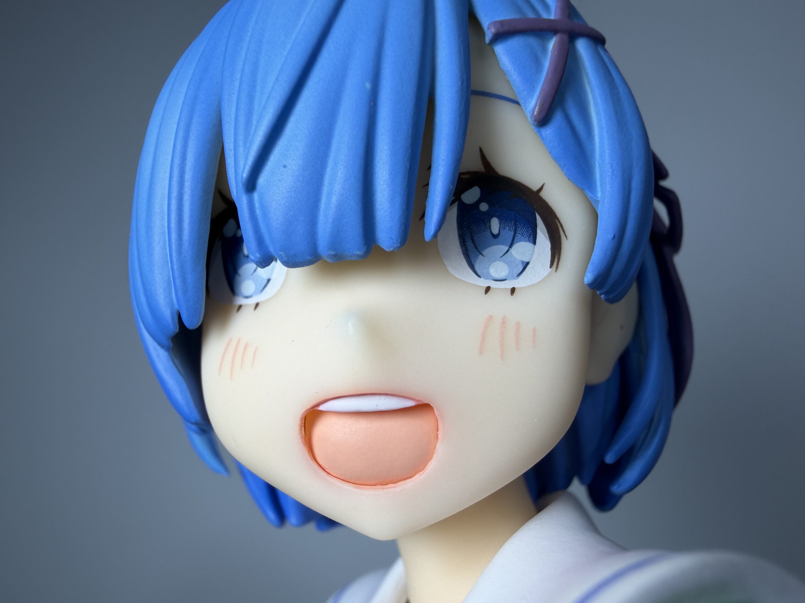 グッドスマイルカンパニー レム学生服verフィギュアのアップショット（正面から若干ローアングルで）