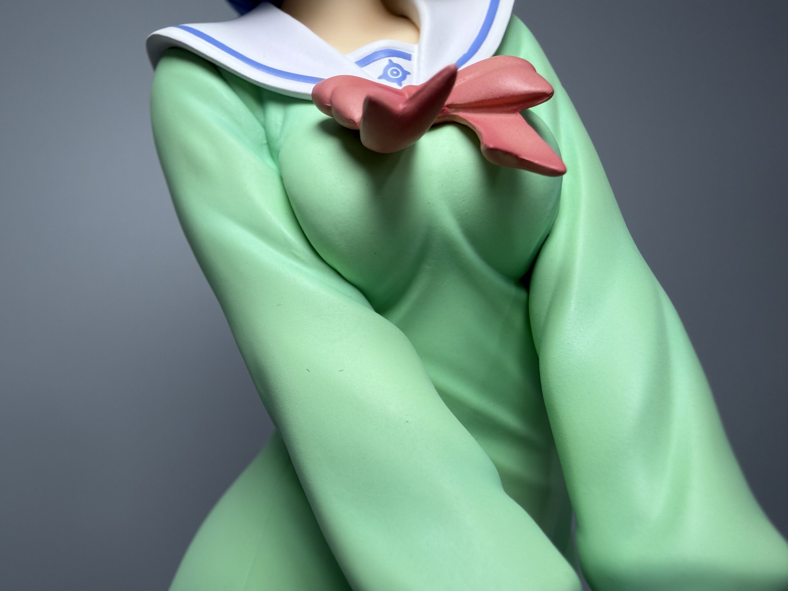 グッドスマイルカンパニー レム学生服verフィギュアの胸元