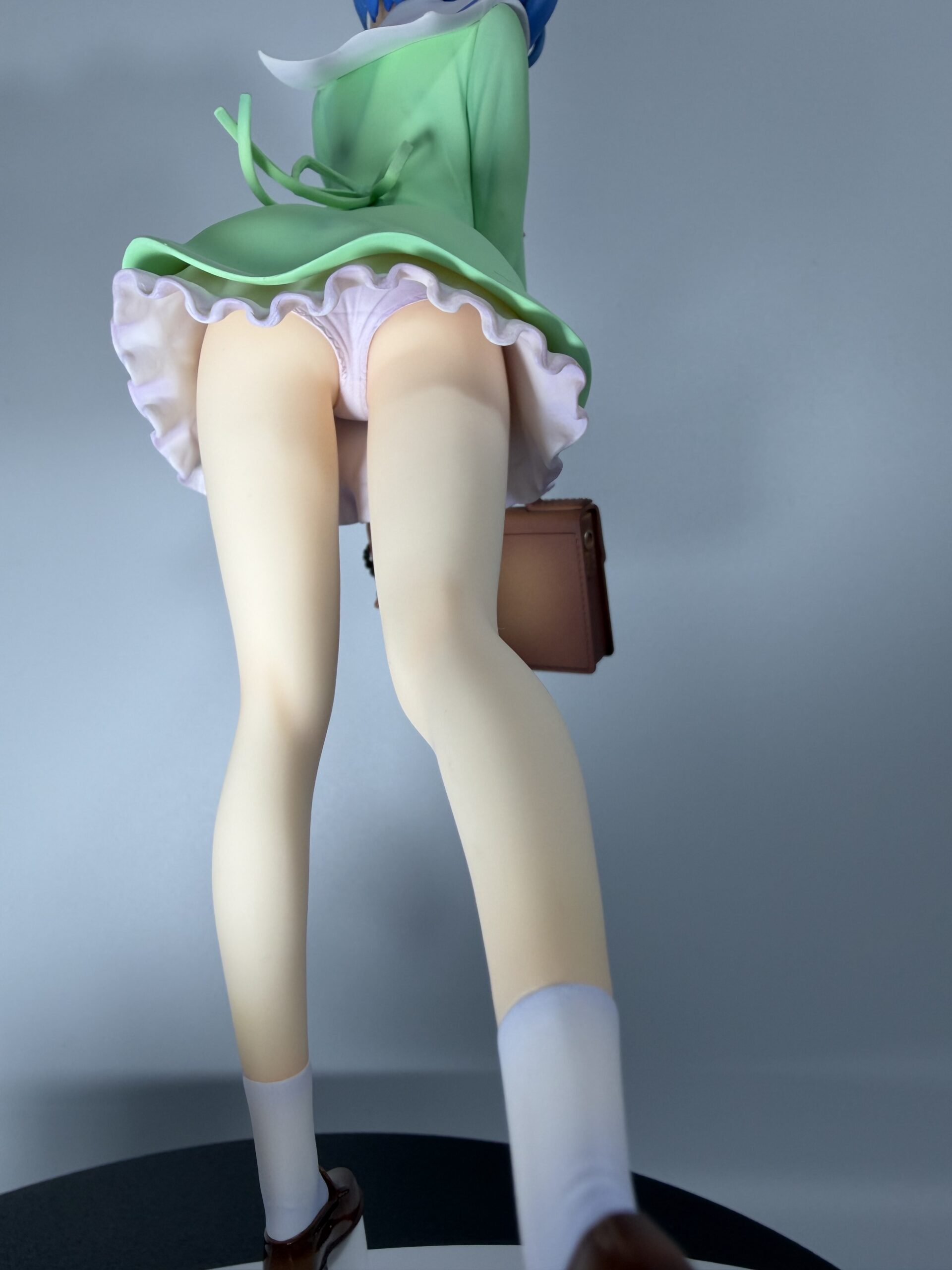 グッドスマイルカンパニー レム学生服verフィギュアのパンチラ