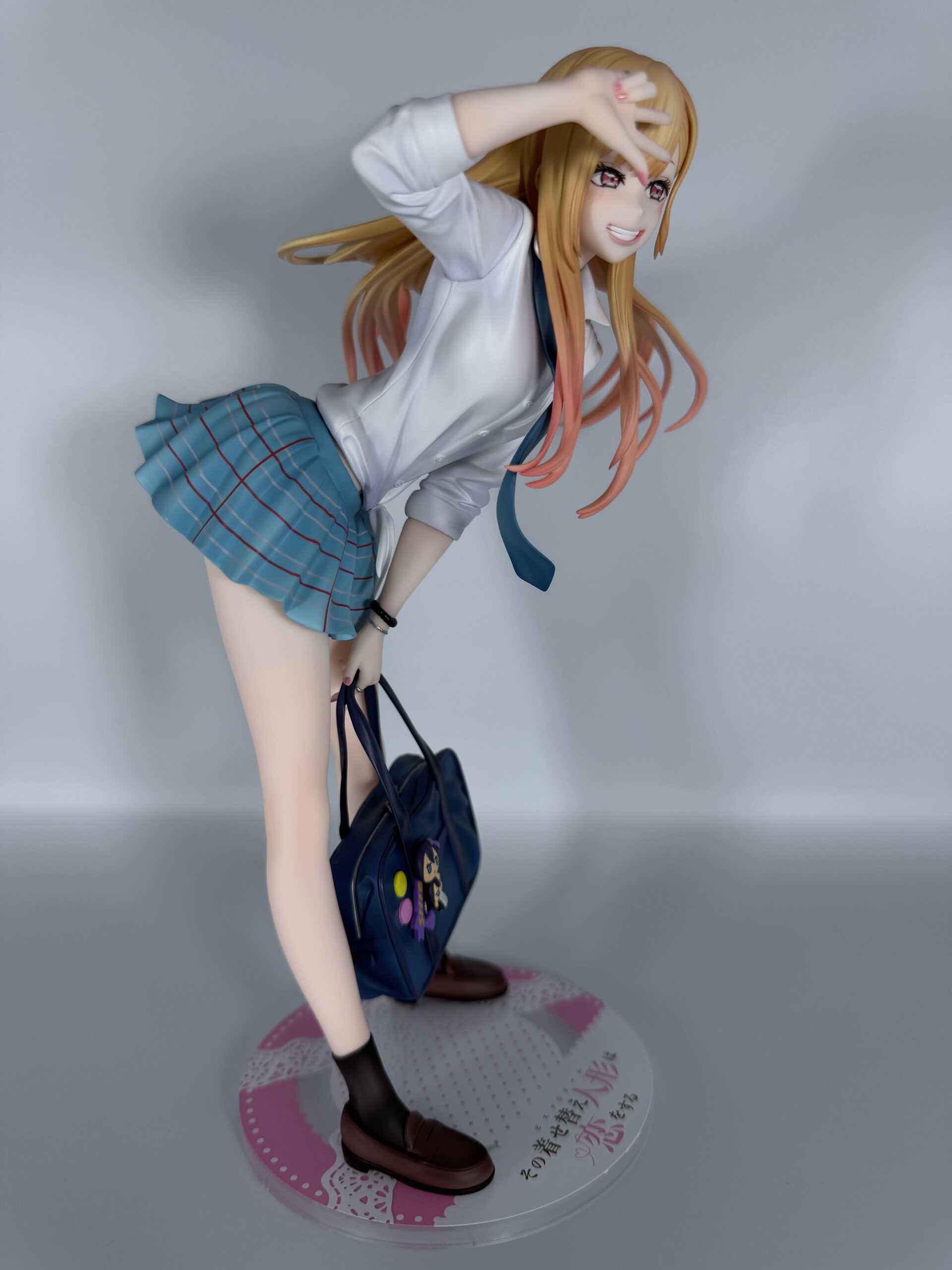 アニプレックス 喜多川海夢1/7スケールフィギュアの全体像（左斜め前）