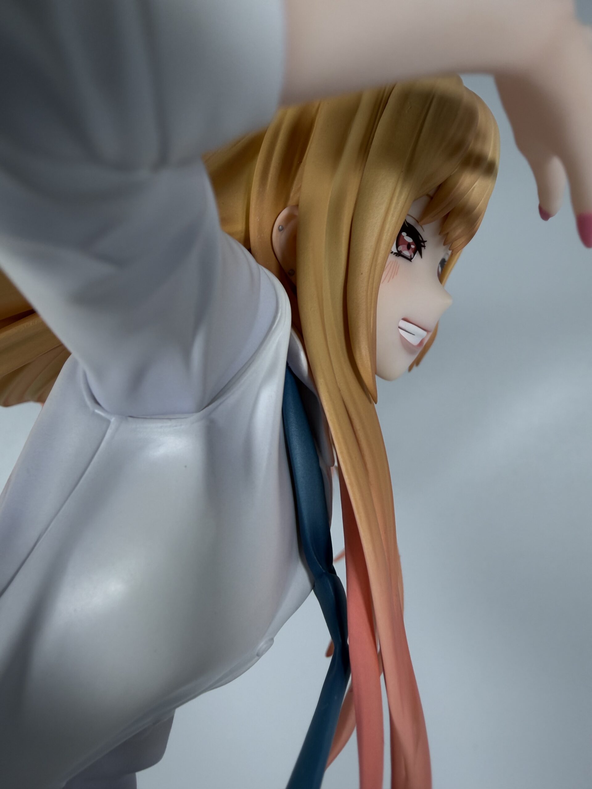 アニプレックス 喜多川海夢1/7スケールフィギュアのバストアップ（左側）