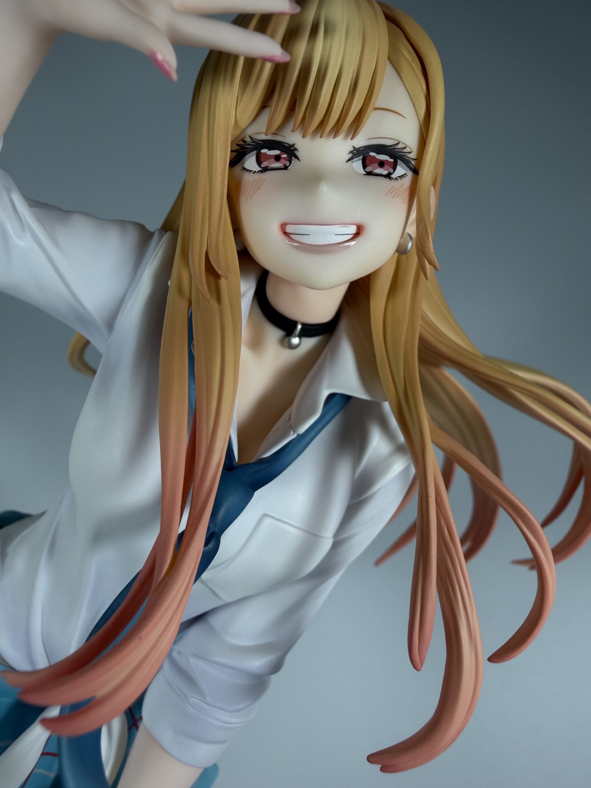 アニプレックス 喜多川海夢1/7スケールフィギュアのローアングルバストアップショット