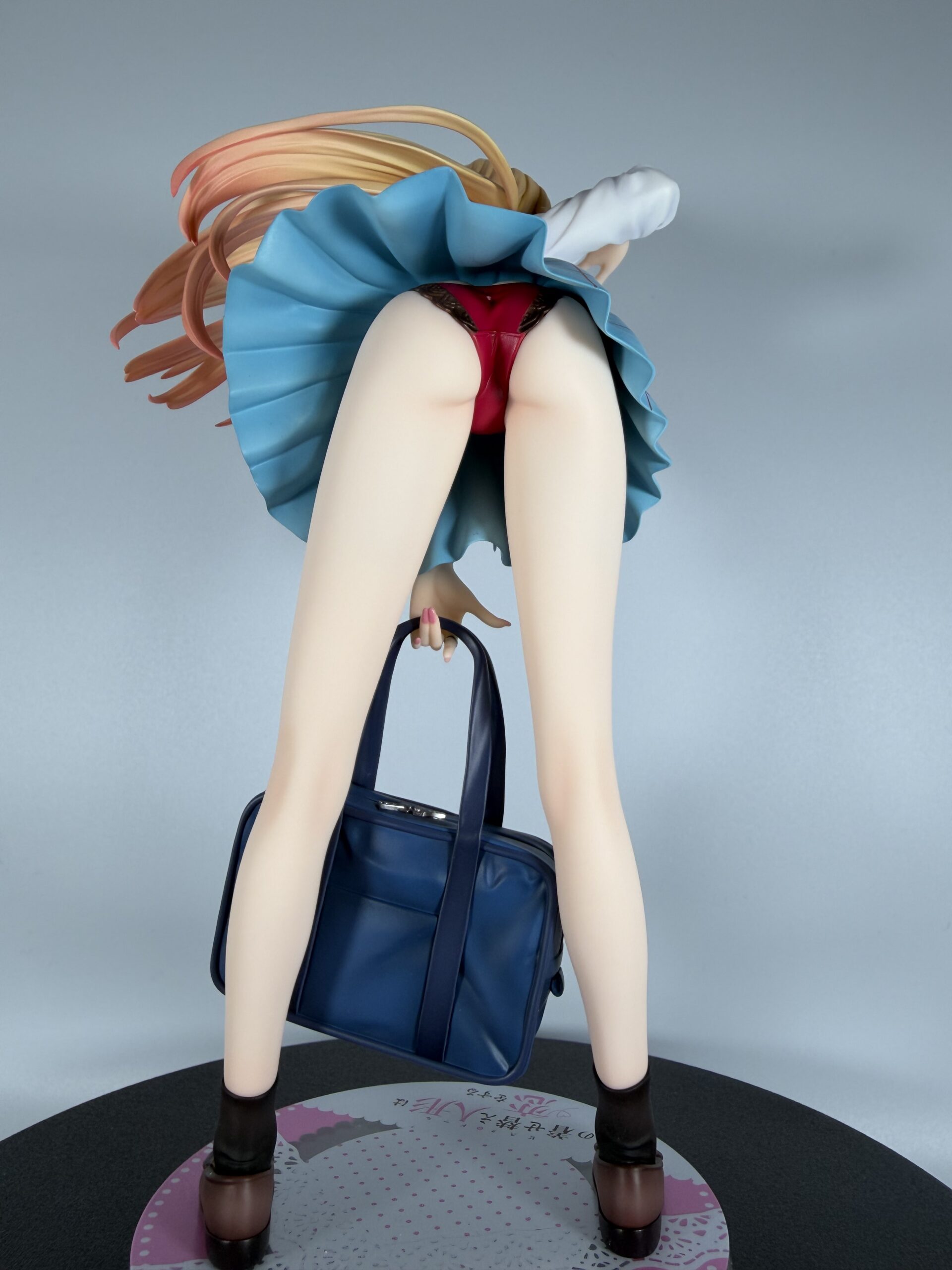 アニプレックス 喜多川海夢1/7スケールフィギュアのローアングル背面ショット