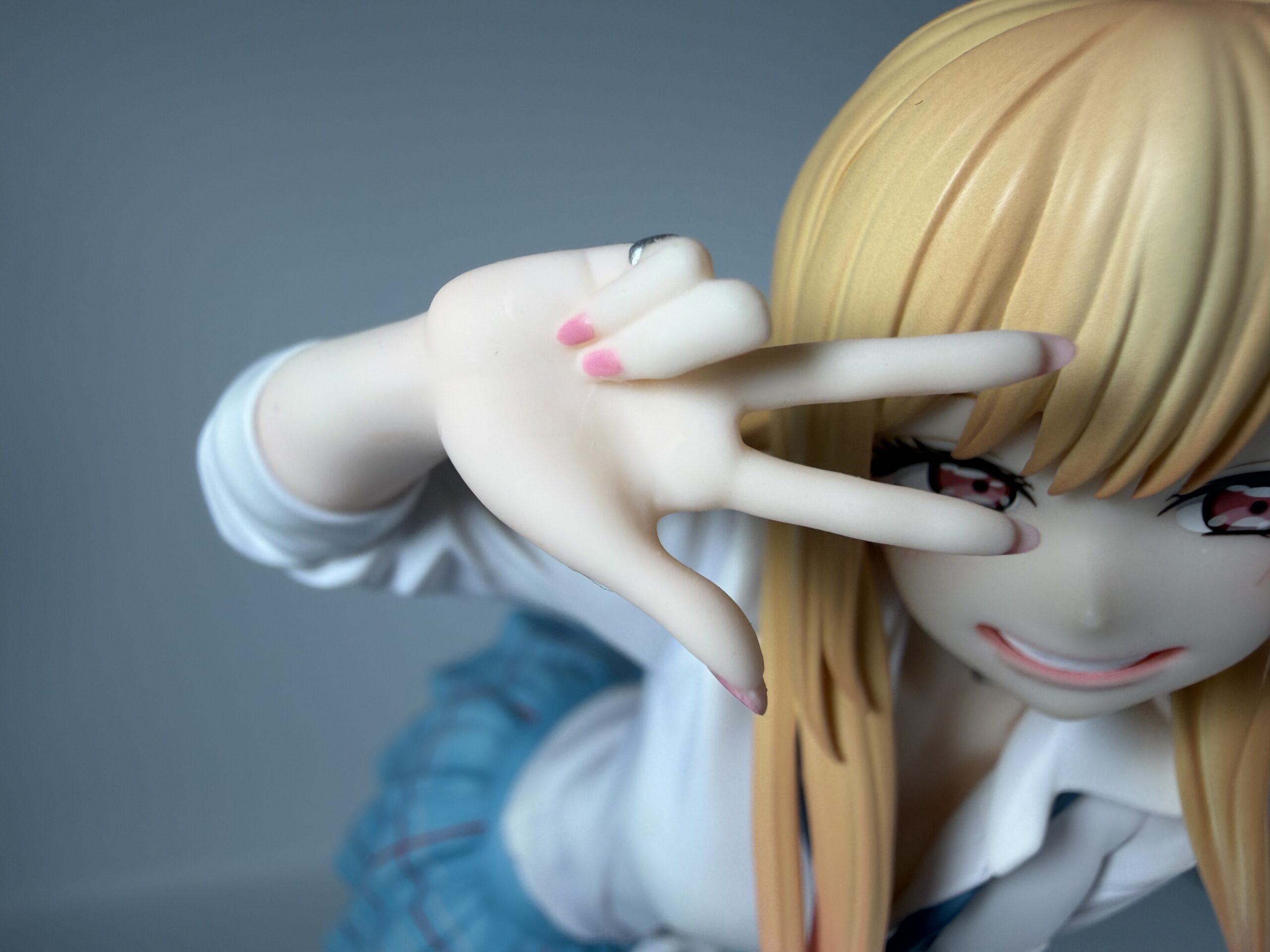 アニプレックス 喜多川海夢1/7スケールフィギュアの手のひら