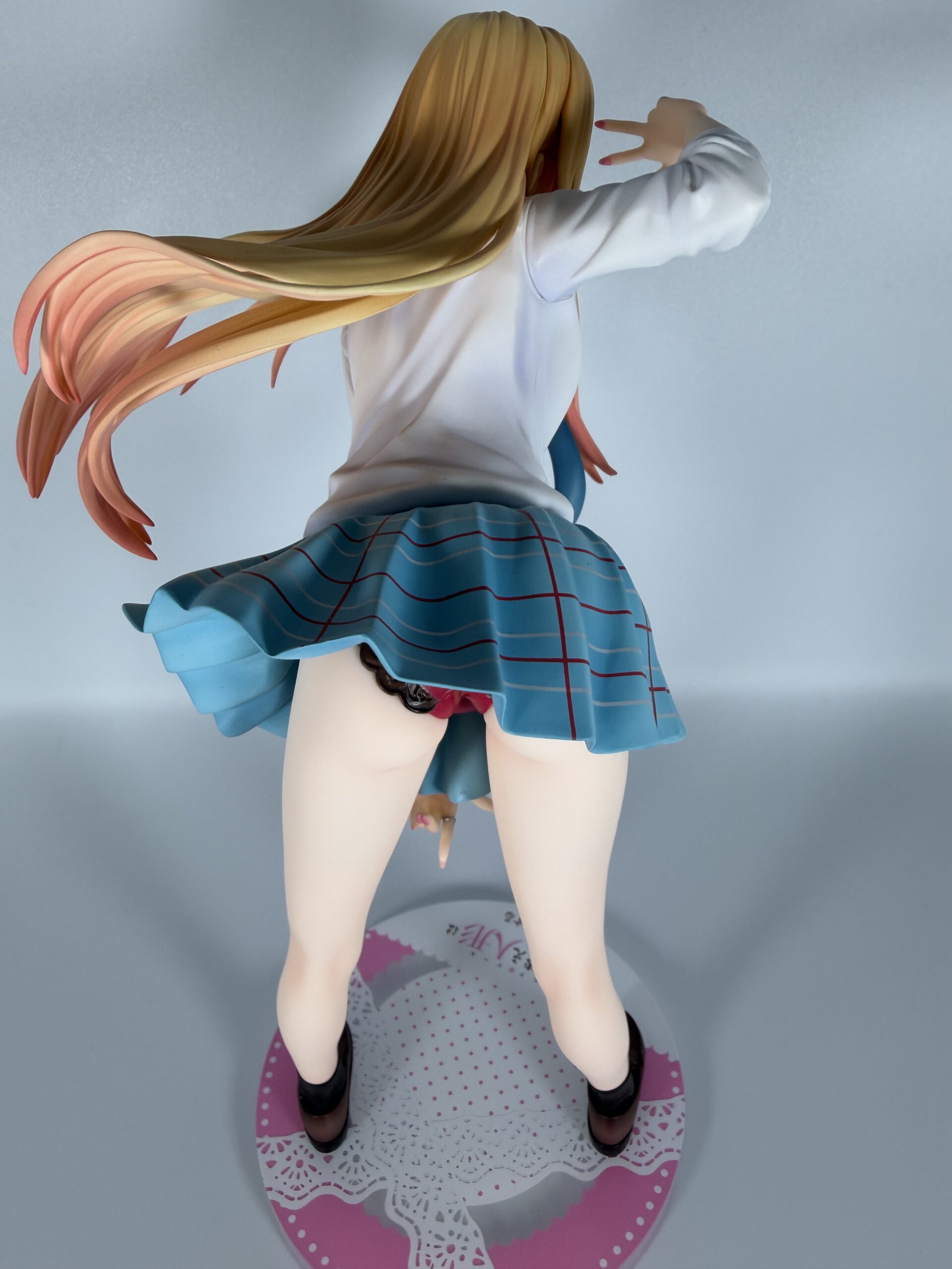 アニプレックス 喜多川海夢1/7スケールフィギュアのハイアングル（パンチラ）