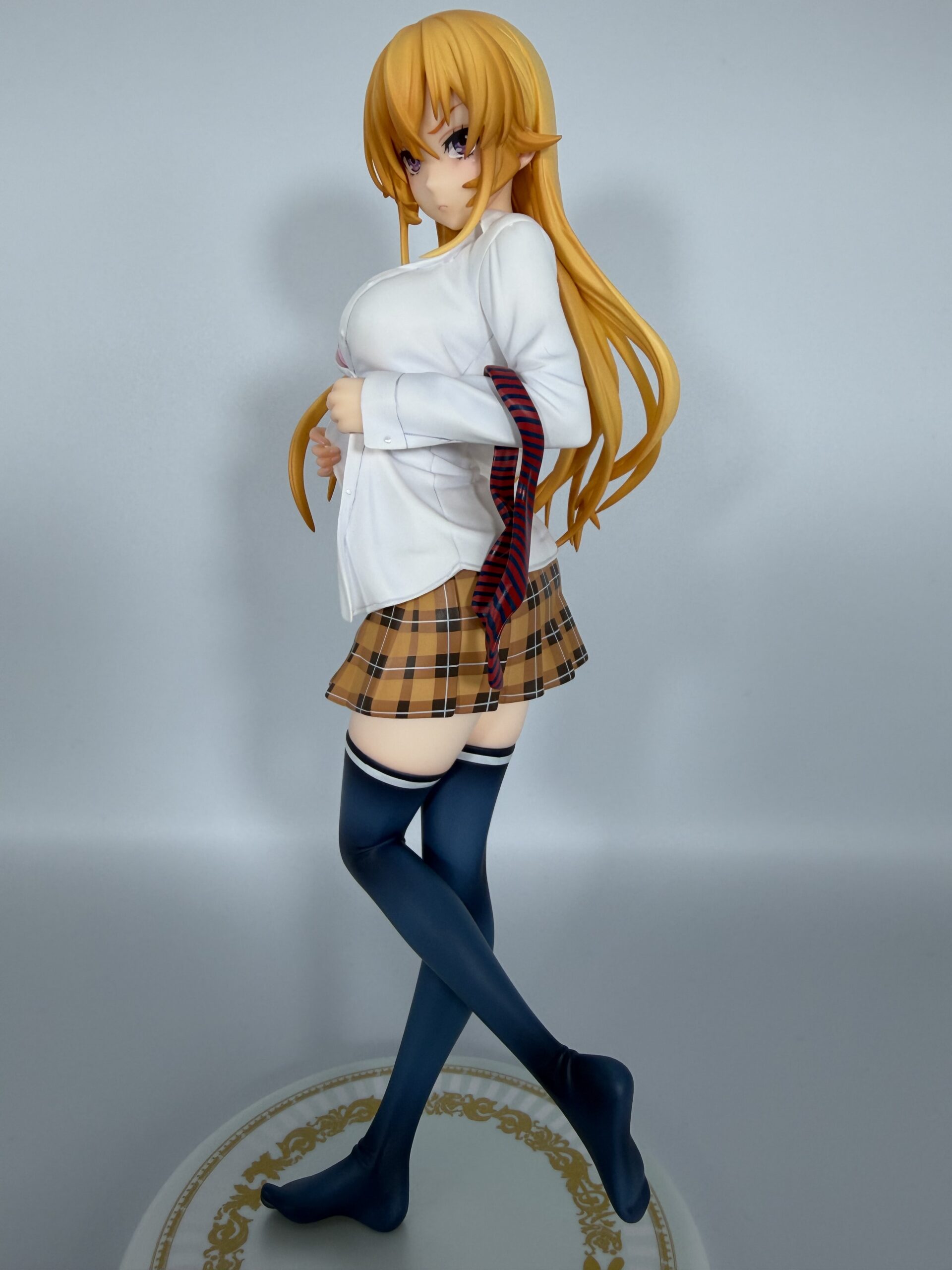 グッドスマイルカンパニー 薙切えりな ノンスケールフィギュアの全体像（右斜め前）