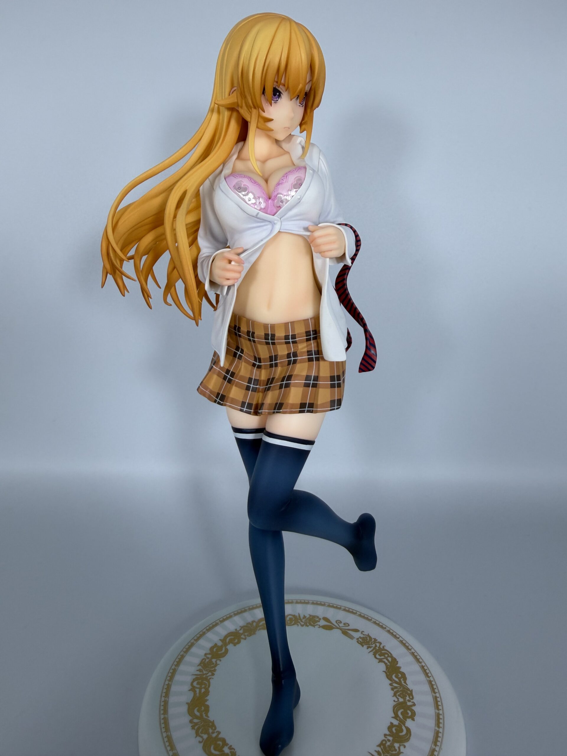 グッドスマイルカンパニー 薙切えりな ノンスケールフィギュアの全体像（左斜め前）