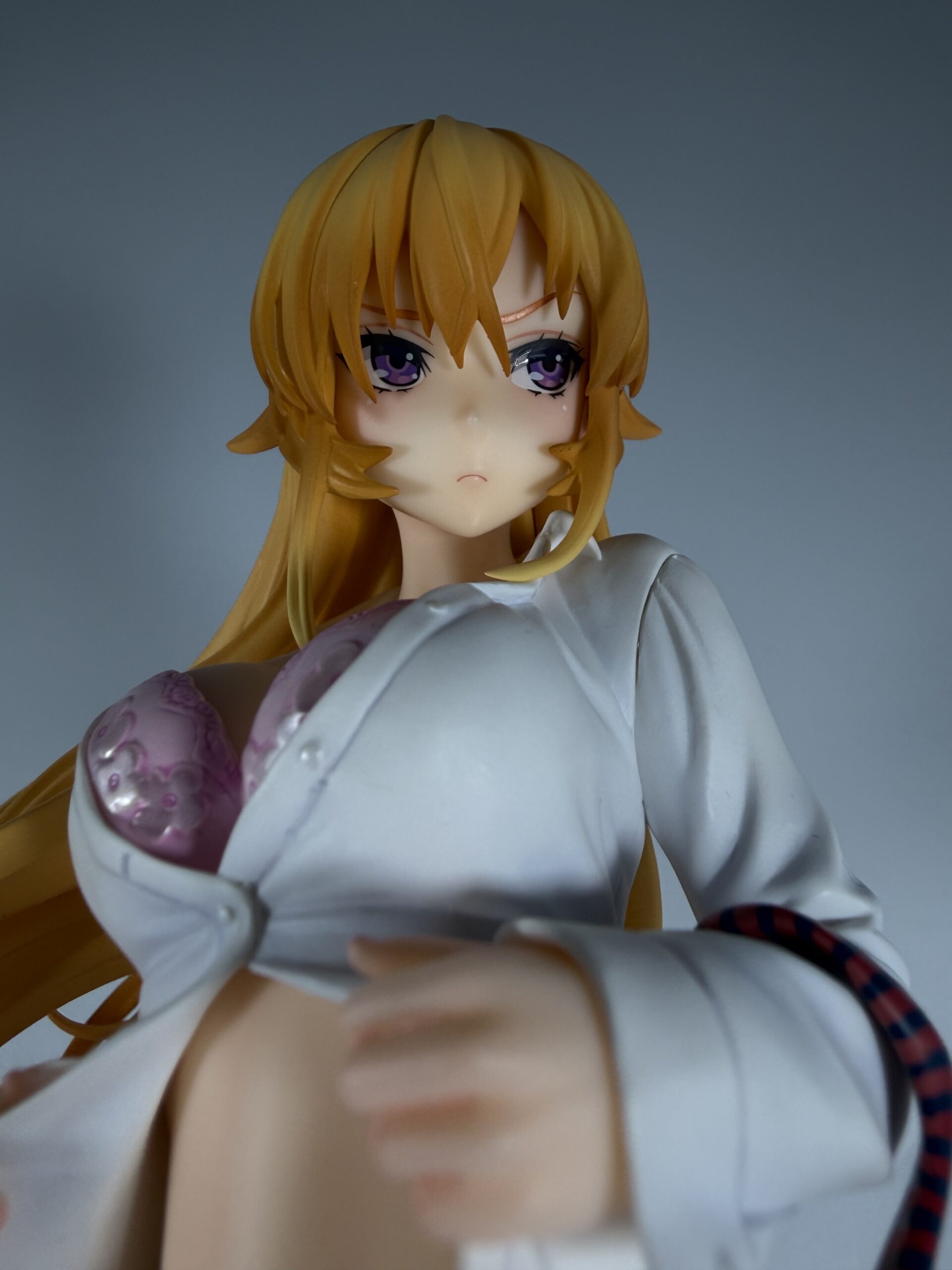 グッドスマイルカンパニー 薙切えりな ノンスケールフィギュアのローアングルバストアップショット（正面）