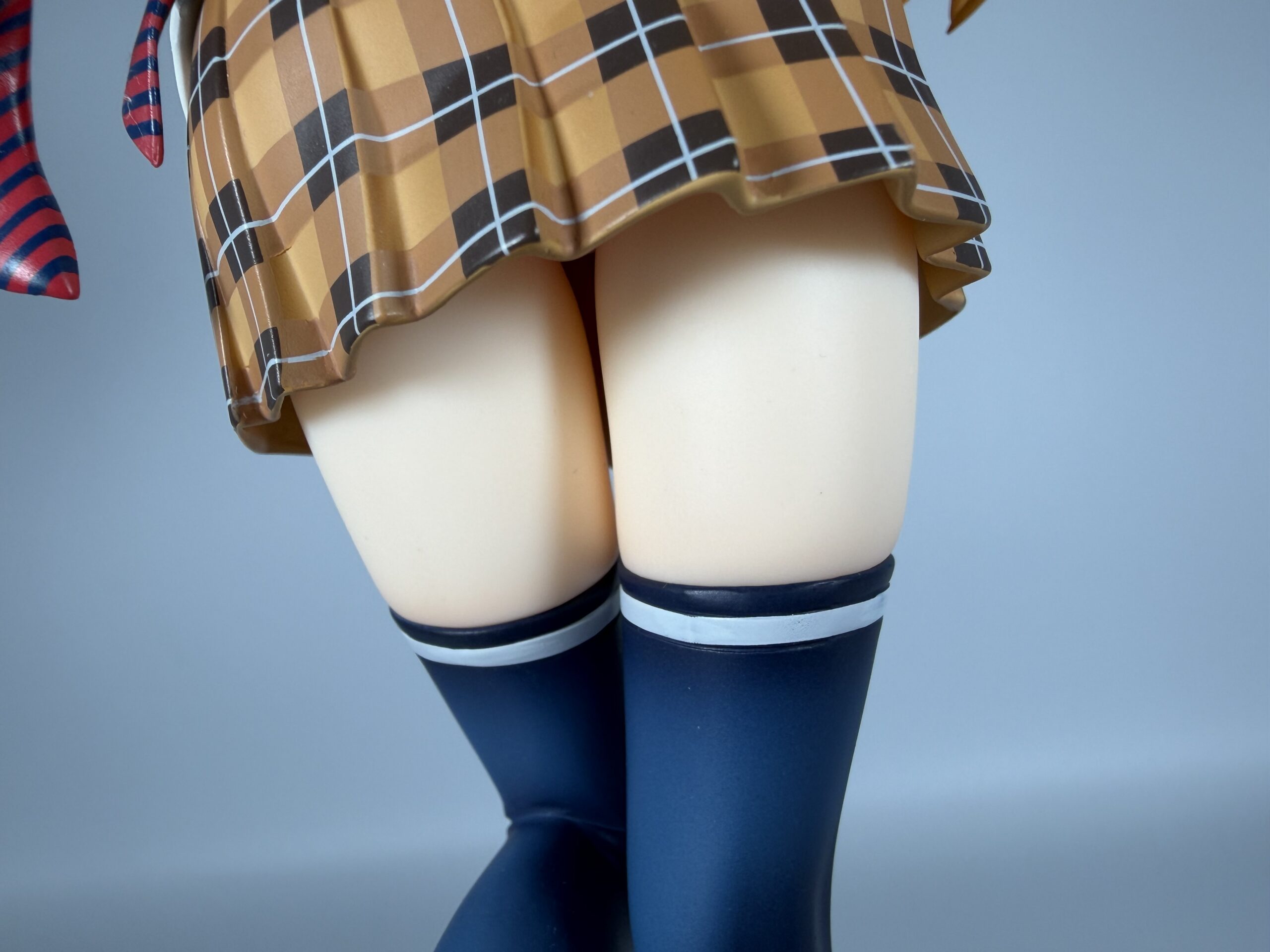 グッドスマイルカンパニー 薙切えりな ノンスケールフィギュアの太もも（背面）