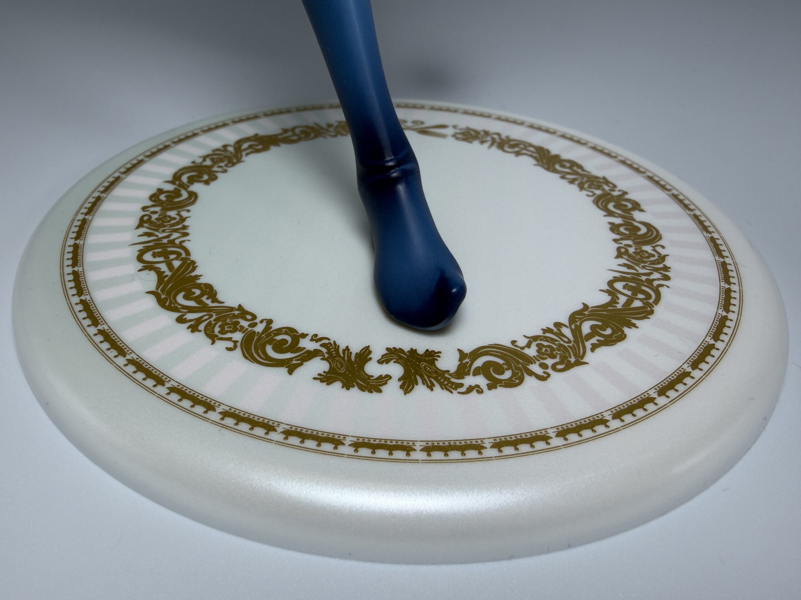 グッドスマイルカンパニー 薙切えりな ノンスケールフィギュアの足元と台座