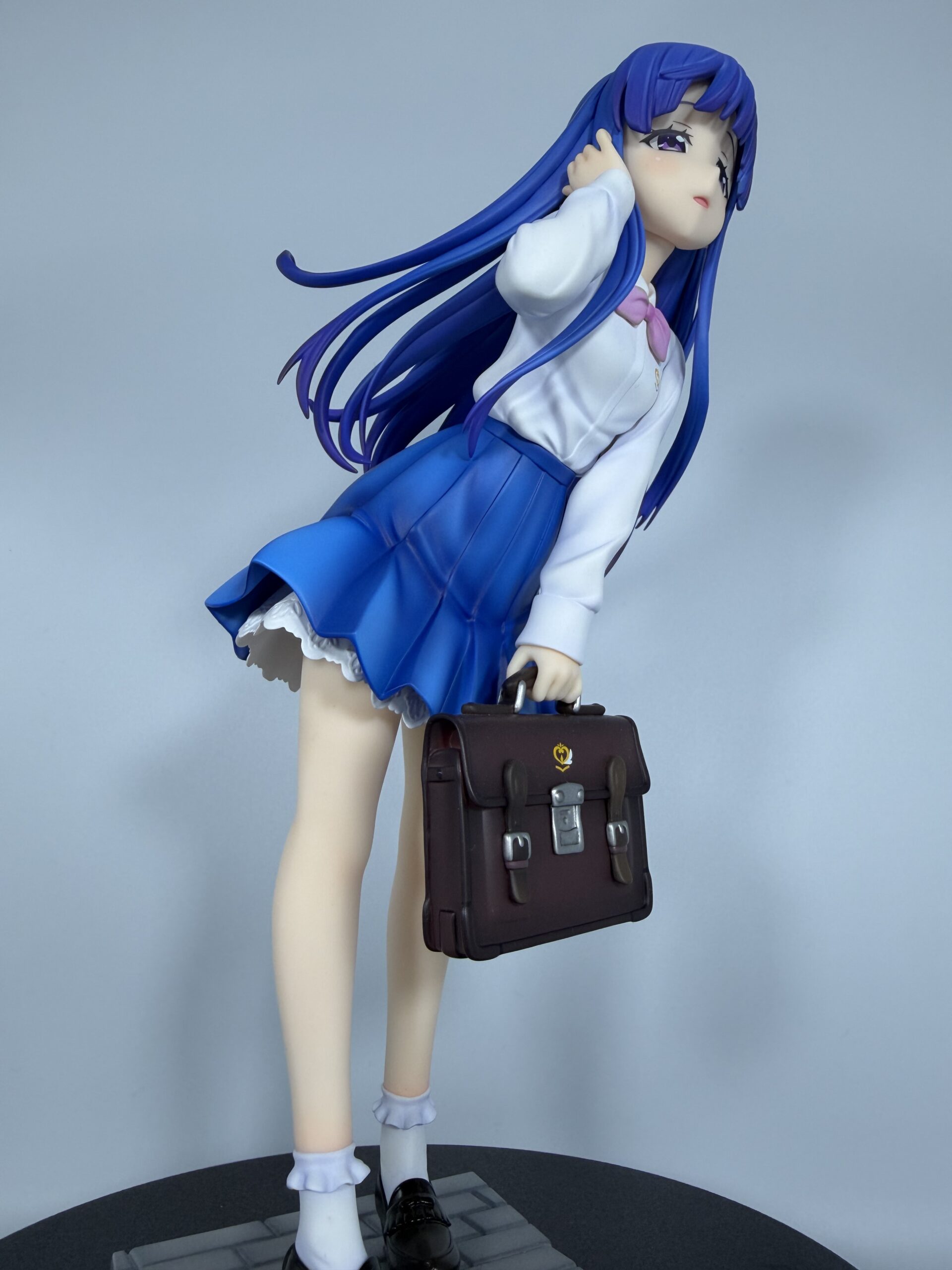 Miyuki 古手梨花 高校生verフィギュアのローアングルショット（全体像左側）