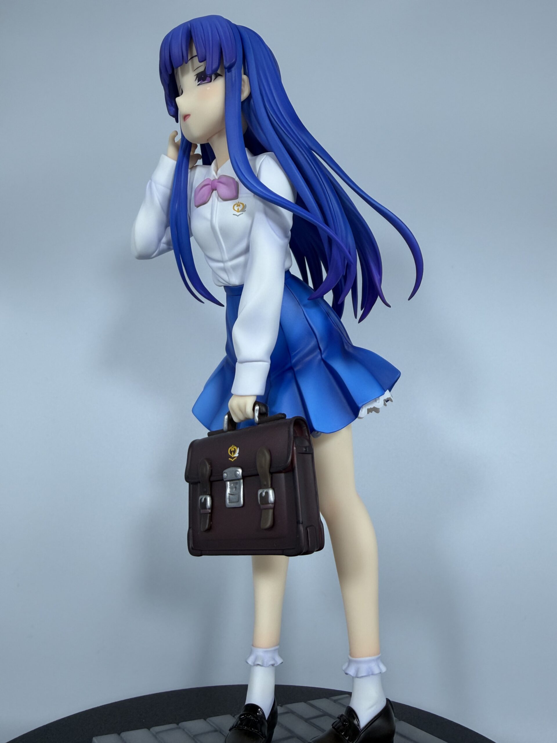 Miyuki 古手梨花 高校生verフィギュアのローアングルショット（全体像右側）