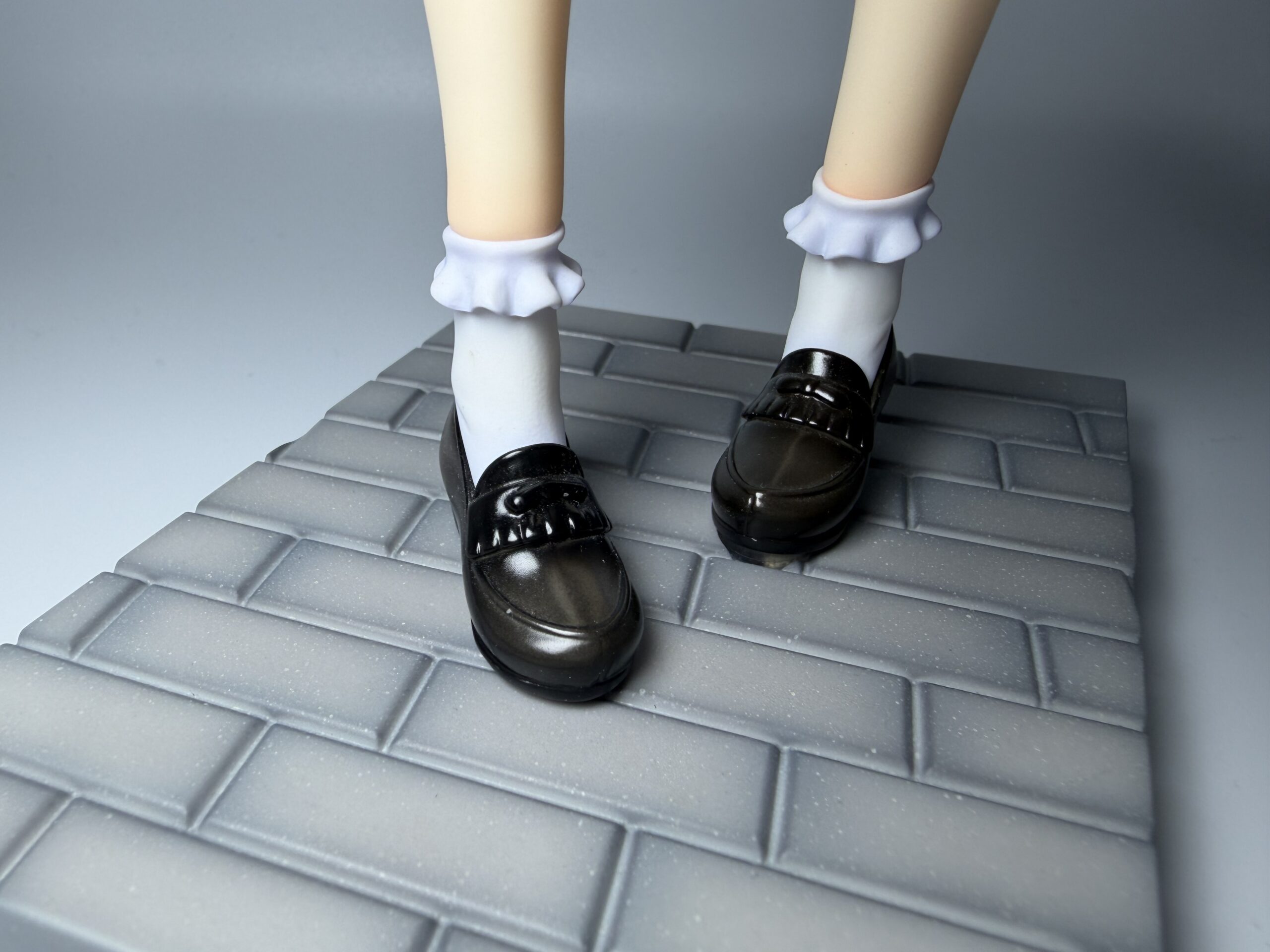 Miyuki 古手梨花 高校生verフィギュアの足元