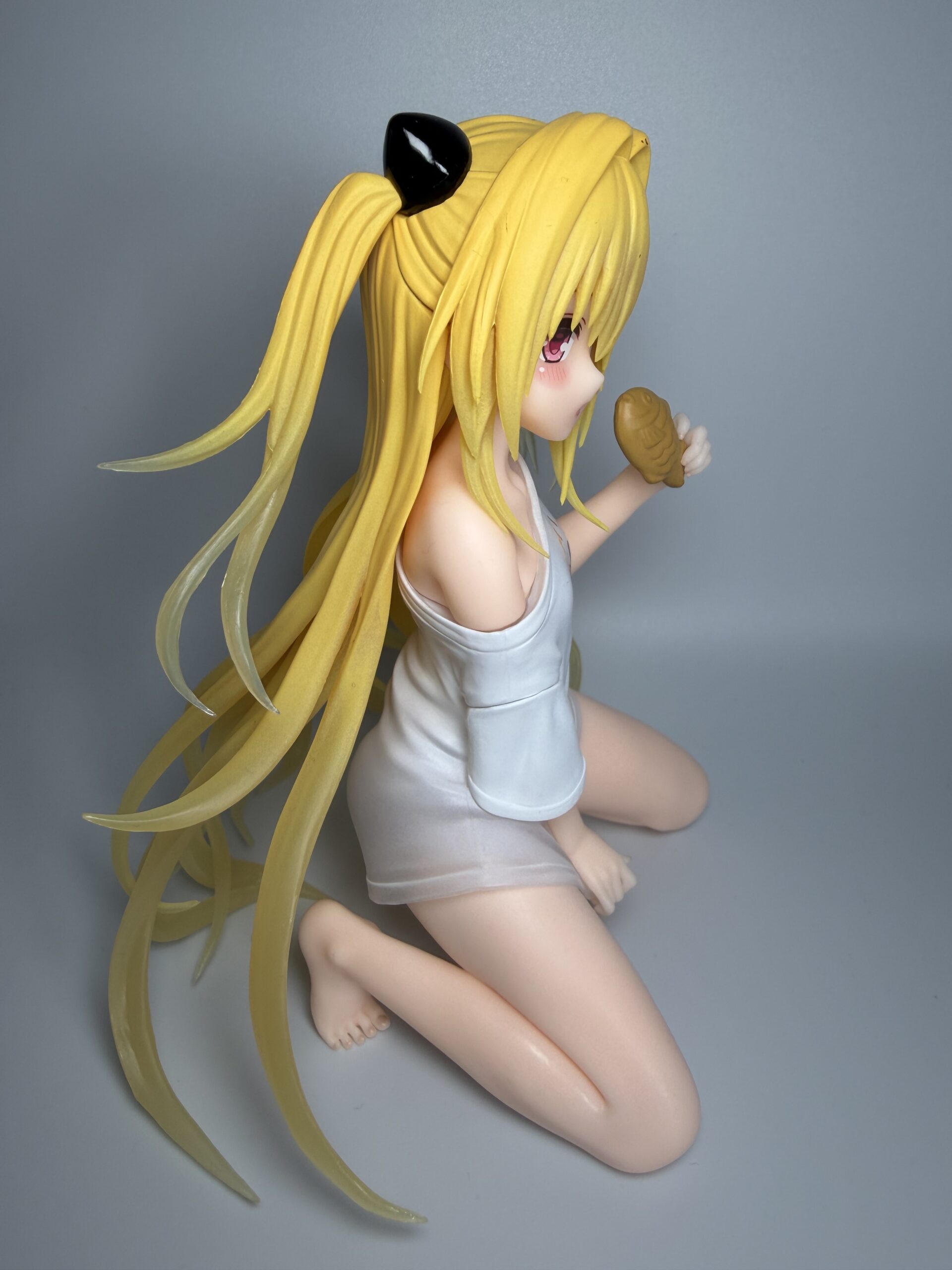 タイトー Desktop cute 金色の闇〜ルームウェアver〜フィギュアの左側